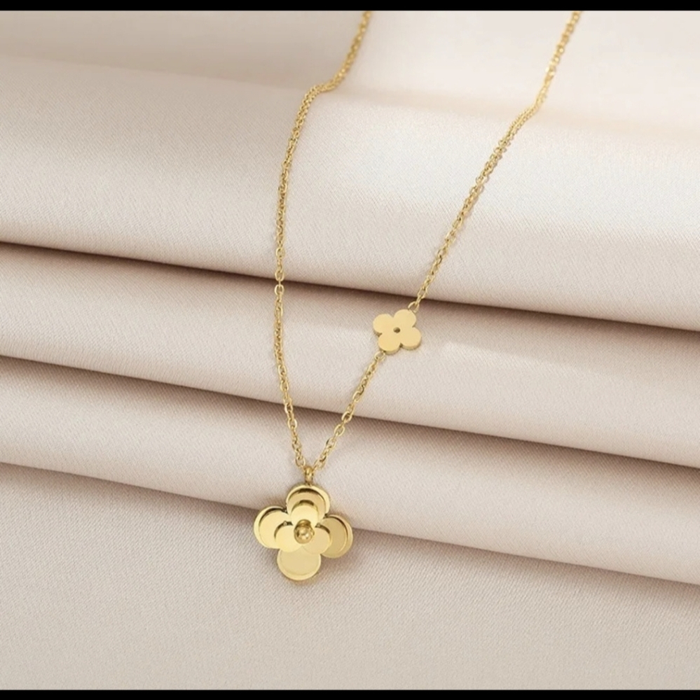 18K Gold Stainless steel Necklace Camelia Flower - Picture 3 of 7